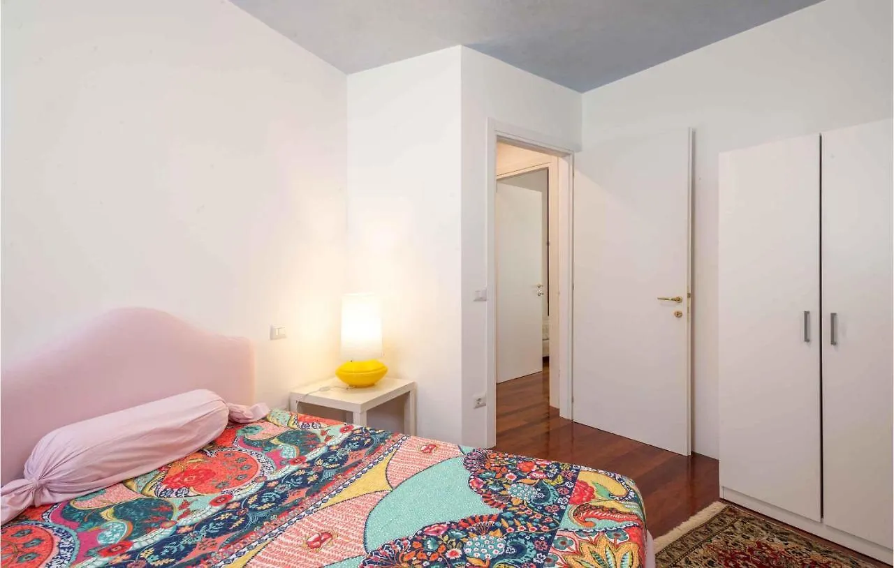 6 Bedroom Cozy Home In リミニ