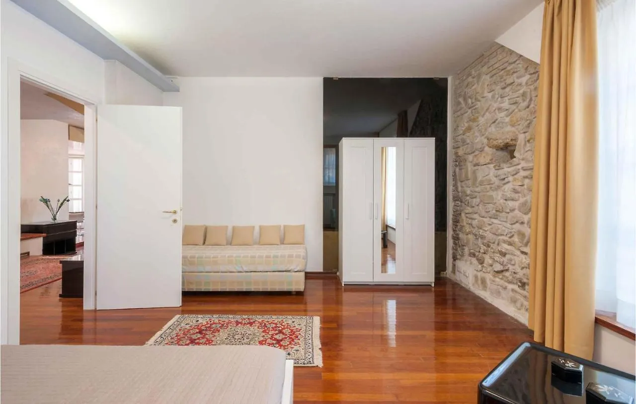6 Bedroom Cozy Home In リミニ 別荘